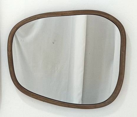 Organische spiegel houten lijst 52,5x62cm