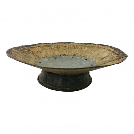 Iron cake stand